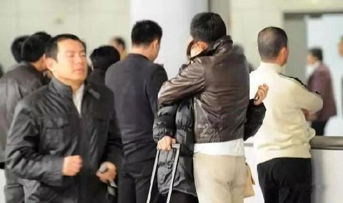 最新爆料汪小菲是谁呀,汪小菲身份曝光，最新爆料引发热议